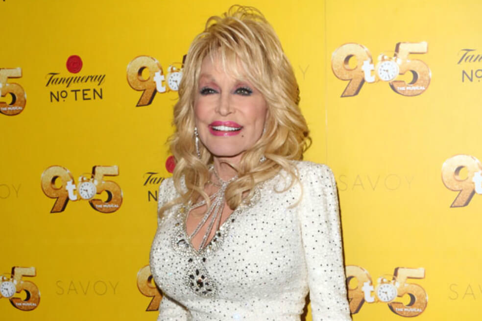 Dolly Parton: «Mis cirujanos han envejecido muy mal»