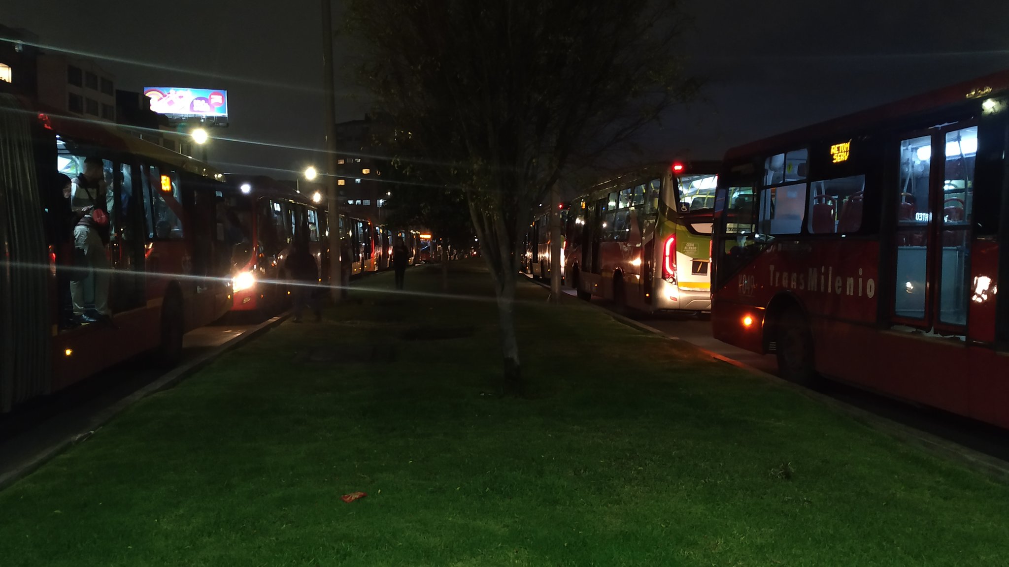 Por manifestaciones, servicio de Transmilenio colapsó en el centro de Bogotá