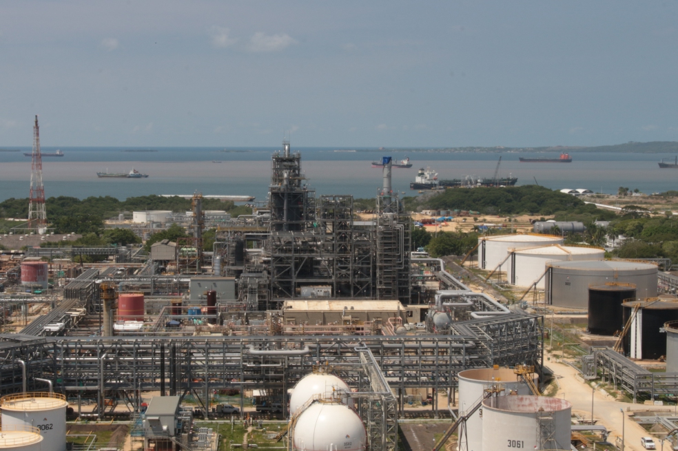 Refinería de Cartagena empieza a producir diésel limpio y gasolina para aviones