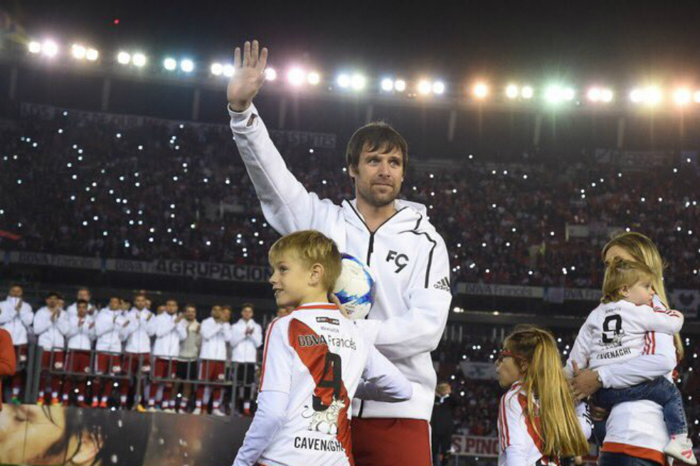 Fernando Cavenaghi llenó el Monumental en su despedida