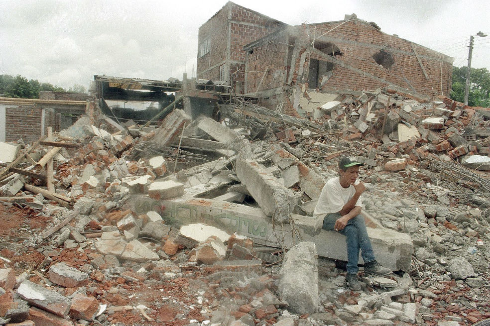 El movimiento telúrico impactó fuertemente la economía de la región. Más de 800 fincas dedicadas a la producción del café tuvieron que cerrar y cerca de 13.000 estructuras industriales presentaron afectaciones que dejaron pérdidas por más de ocho mil millones de pesos. / Archivo El Espectador