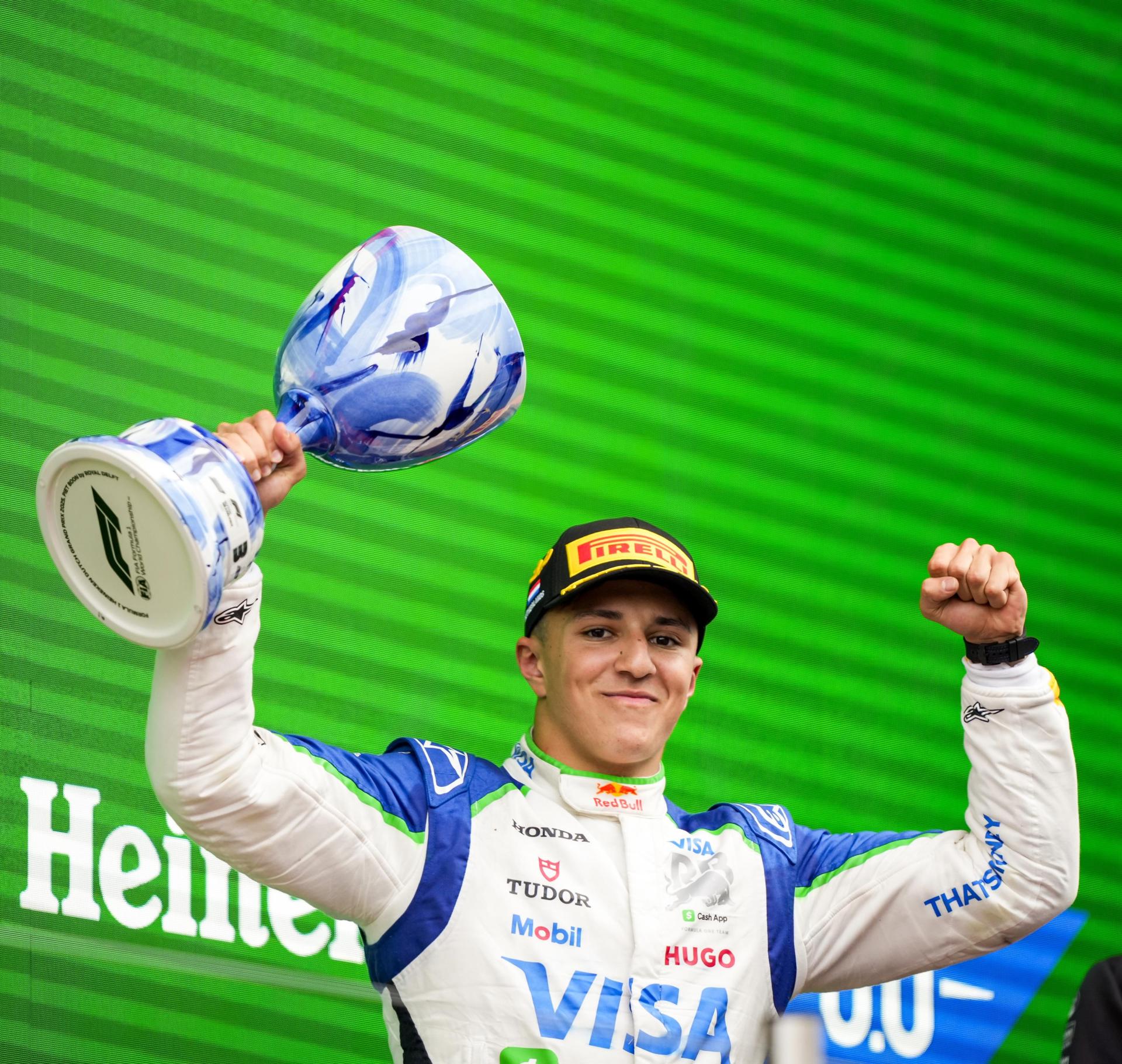 ¡Oficial! Isack Hadjar será el nuevo compañero de Max Verstappen en Red Bull Racing