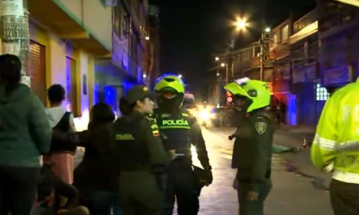 El asesinato sucedió aproximadamente a las 9:30 p.m. del pasado jueves, 22 de febrero, cuando un joven de 25 años salía de un establecimiento comercial en dicha zona residencial.