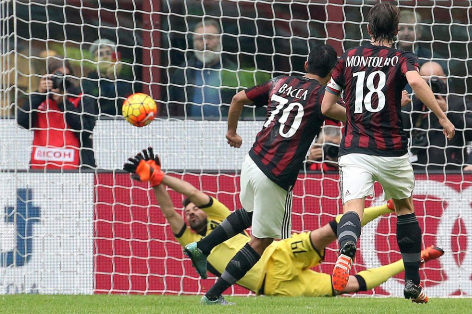 Carlos Bacca marcó en el triunfo del Milan ante Sassuolo
