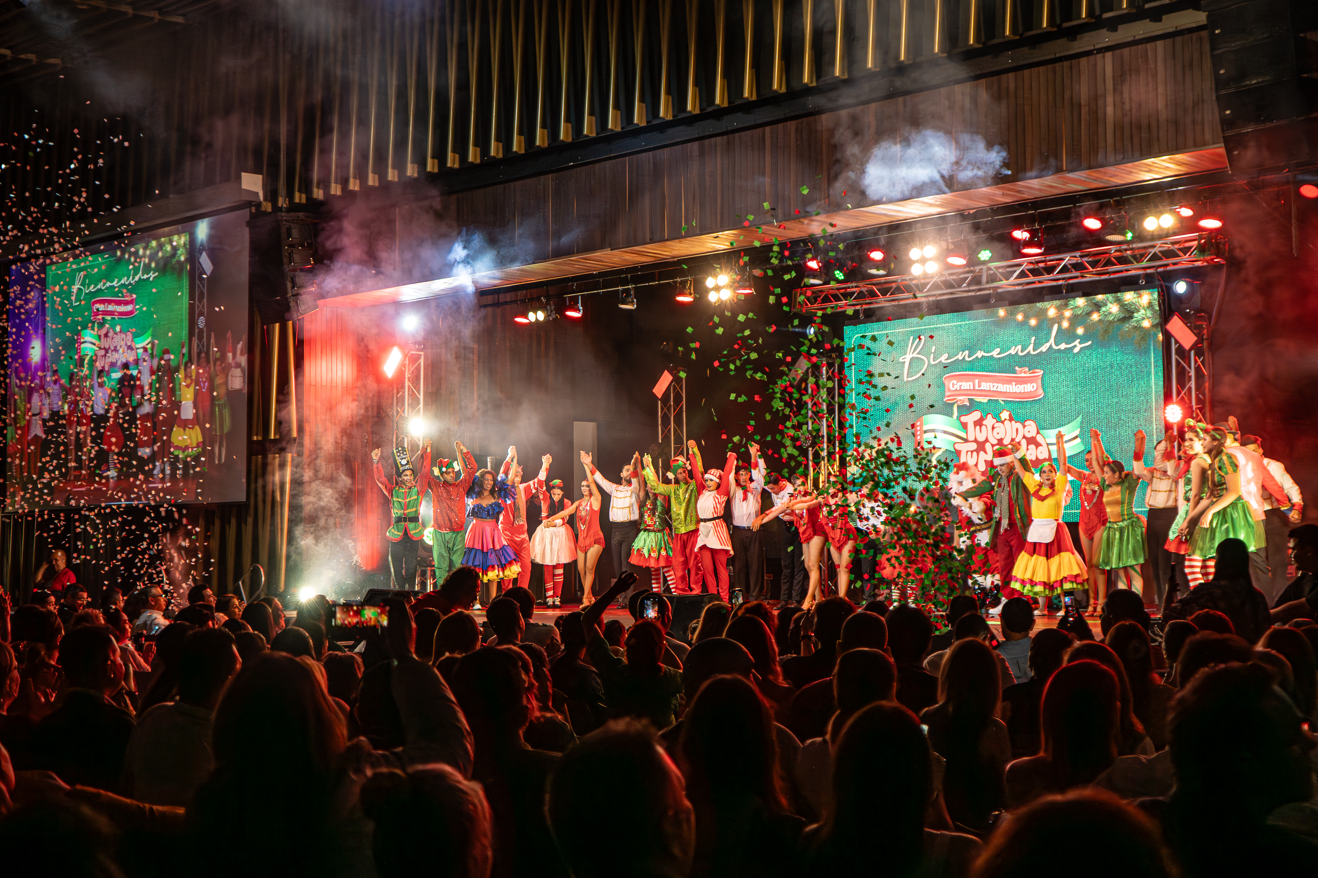 Los asistentes podrán disfrutar de un imponente show protagonizado por más de 60 artistas en escena.
