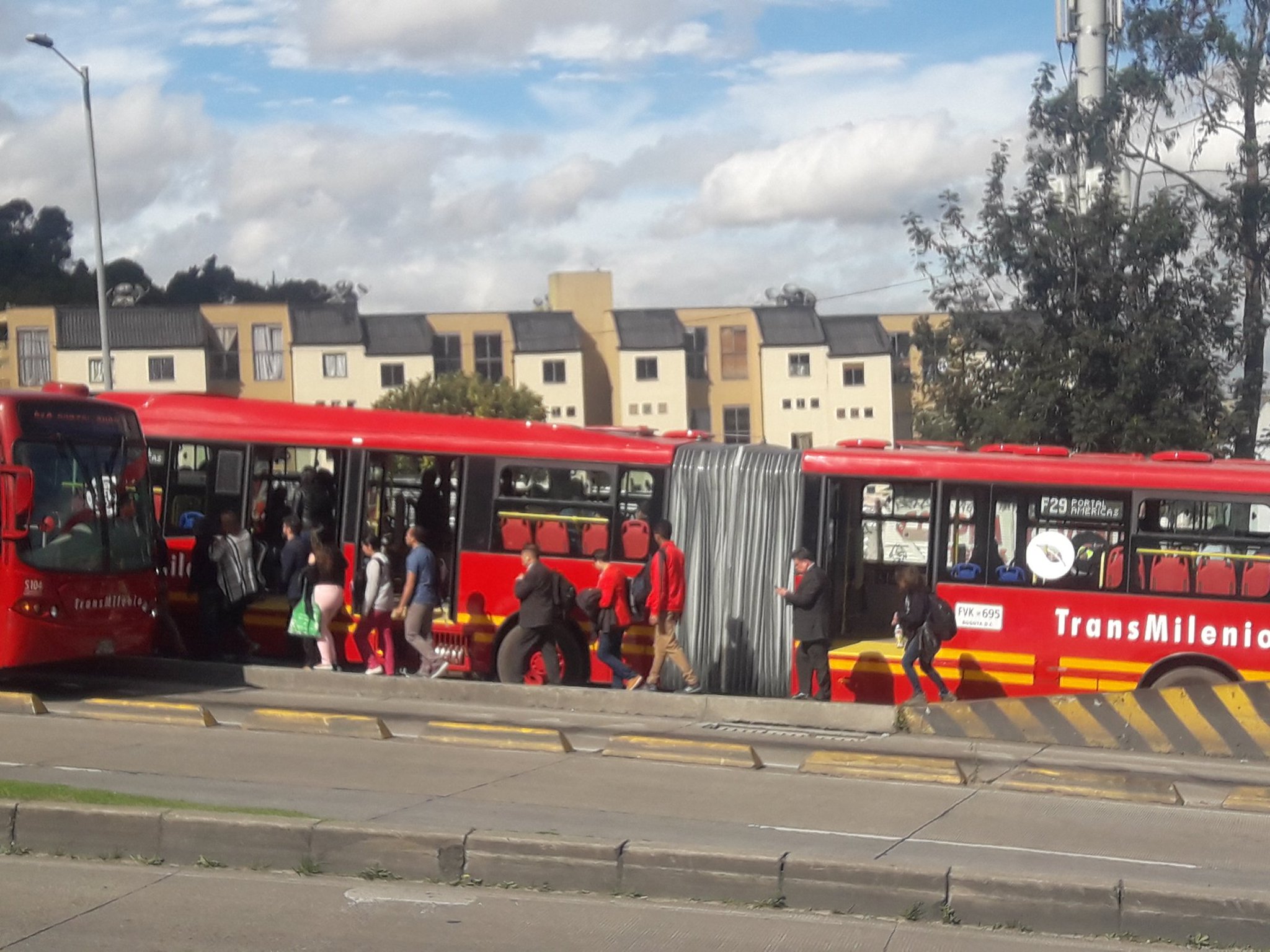 Se varó uno de los nuevos buses de Transmilenio en la localidad de Suba