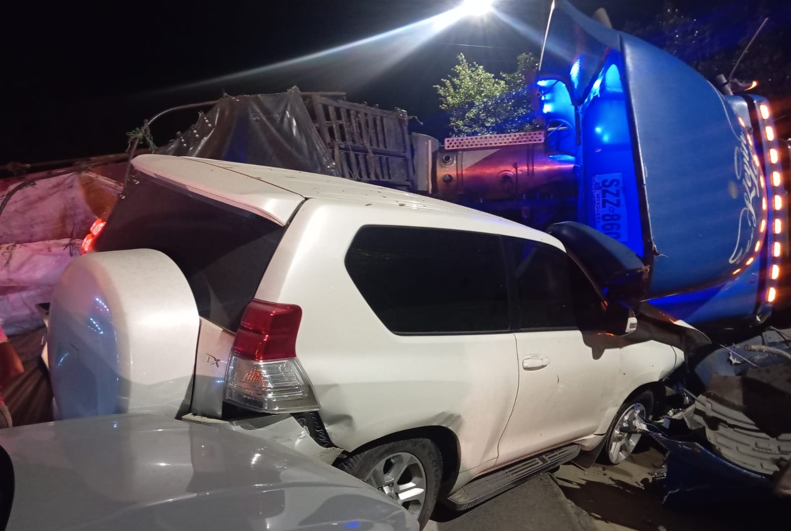 Cierran completamente vía al Llano por grave accidente en Chipaque