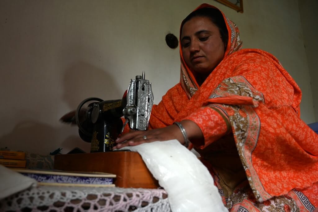 La mujer pakistaní que lucha contra el tabú de la menstruación con toallas higiénicas de tela
