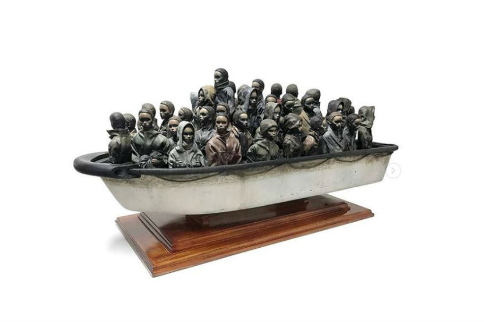 Banksy cede una escultura para un sorteo en ayuda a personas refugiadas