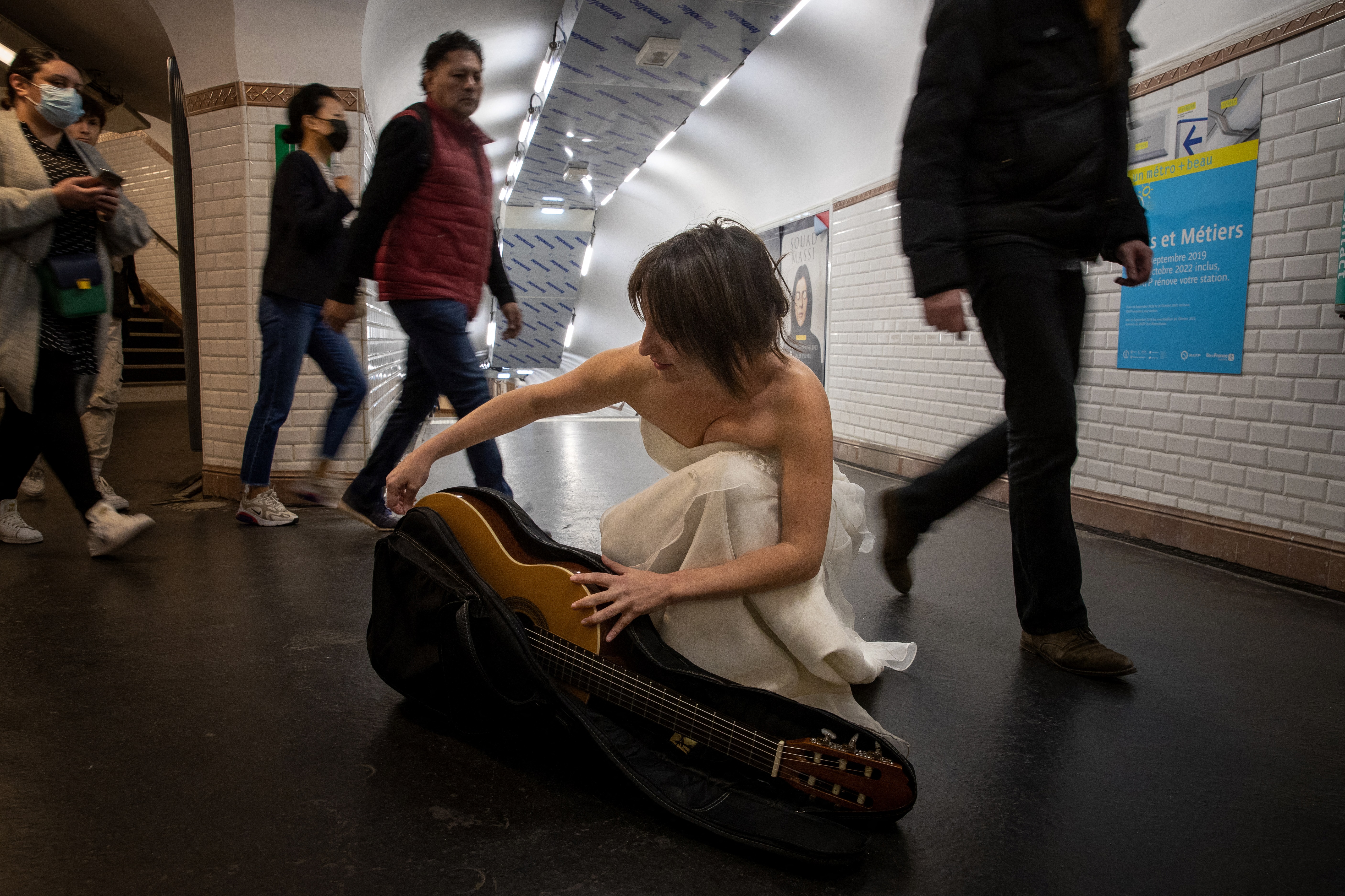 Música para los oídos en el ruidoso metro de París