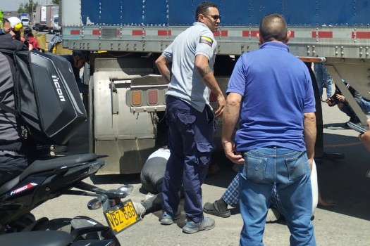 Menor de edad en bicicleta murió en trágico accidente con tractocamión