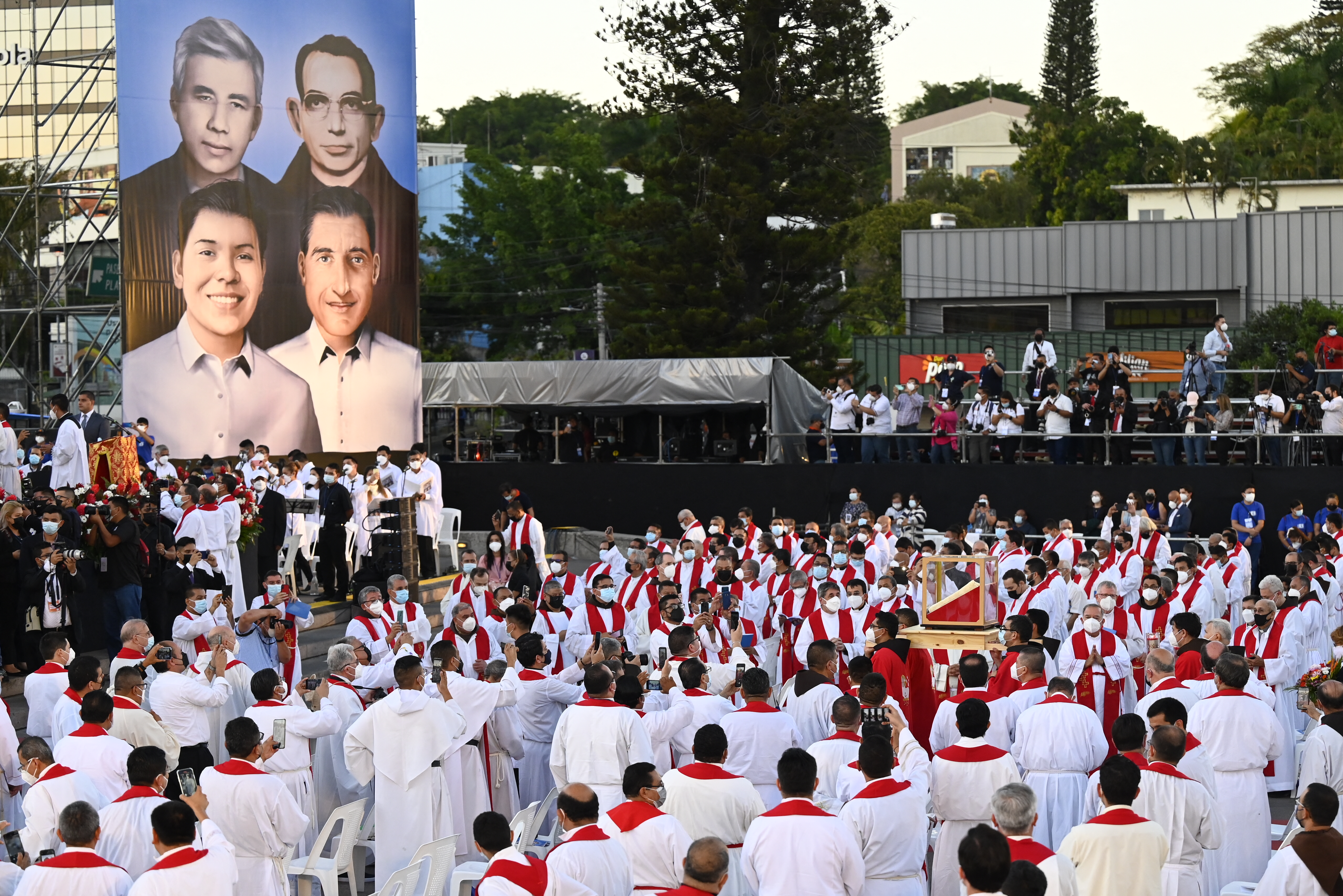 El Salvador: Beatificación de dos sacerdotes y dos laicos
