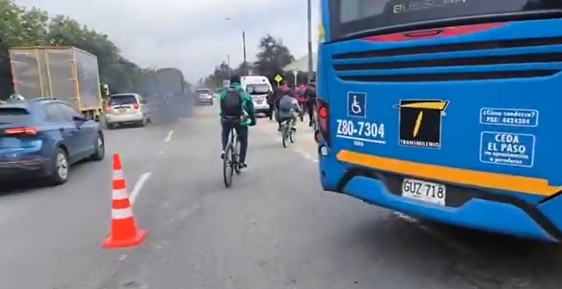 Movilidad: congestión en la Autopista norte tras accidente entre SITP y ciclista