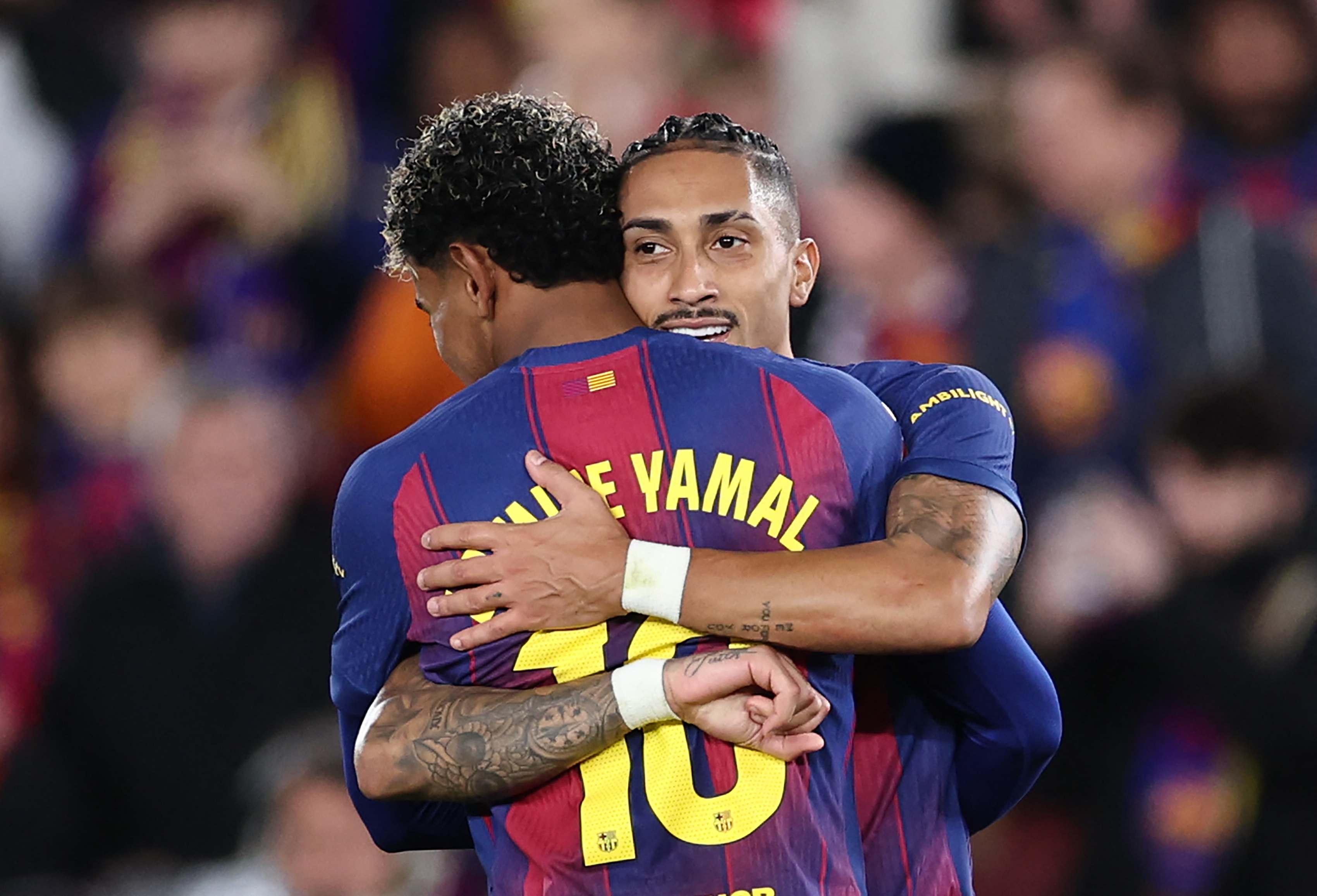 Barcelona venció a Osasuna con un doblete de Raphinha y se afianza como líder de LaLiga