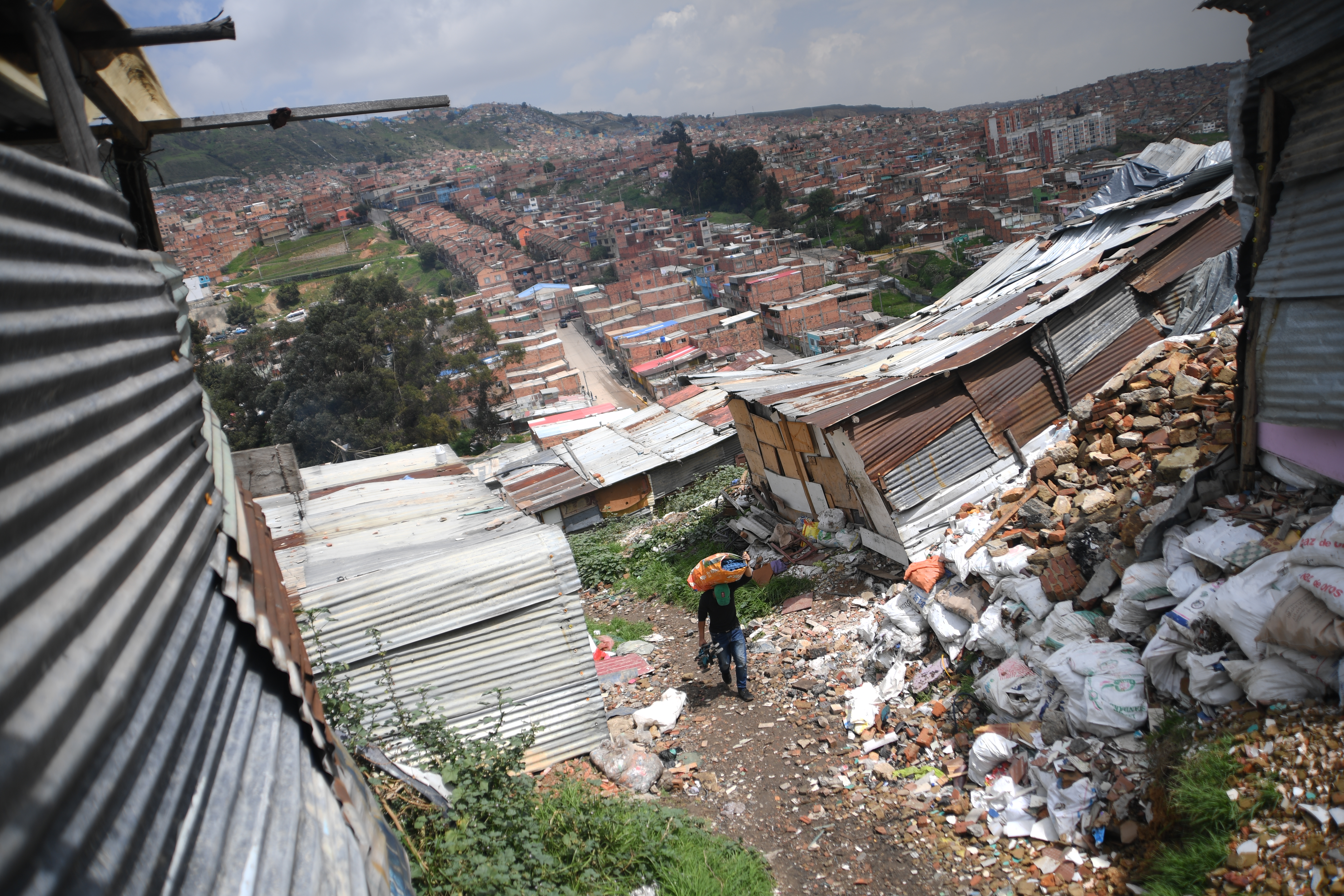 Techos en vilo: el drama de 12.300 familias que viven en zonas de riesgo no mitigable