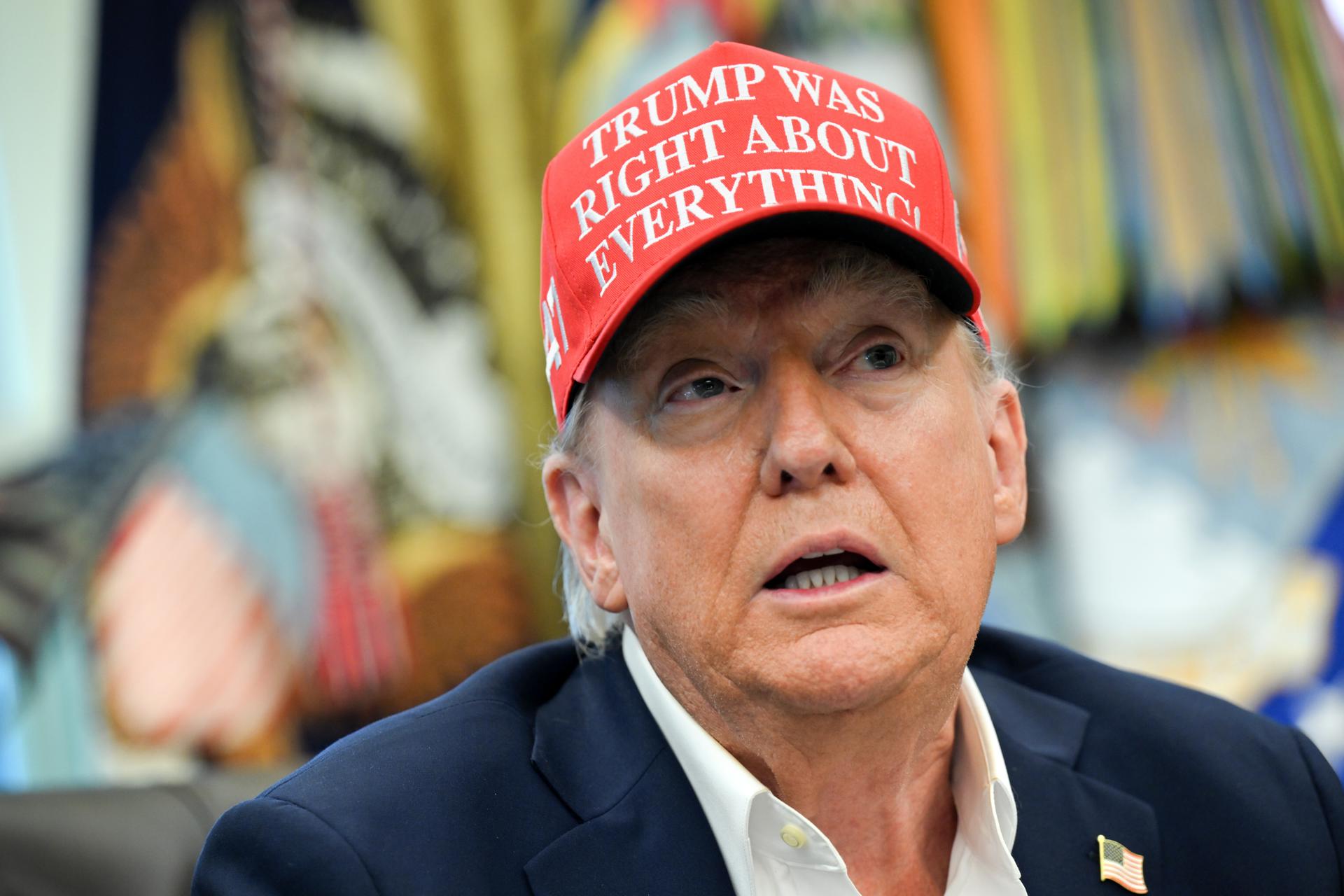 Trump pidió revocar las licencias de dos medios por ser “cadenas tendenciosas”