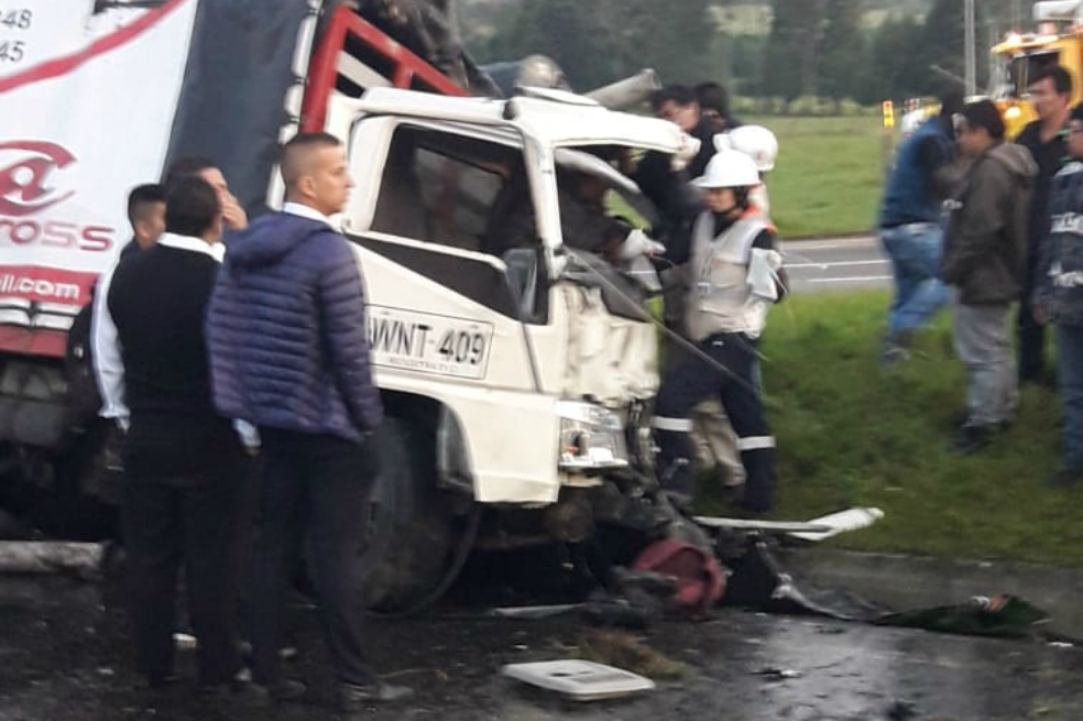 Accidente vía Girardot- Bogotá Kilómetro 101/ Bomberos de Cundinamarca
