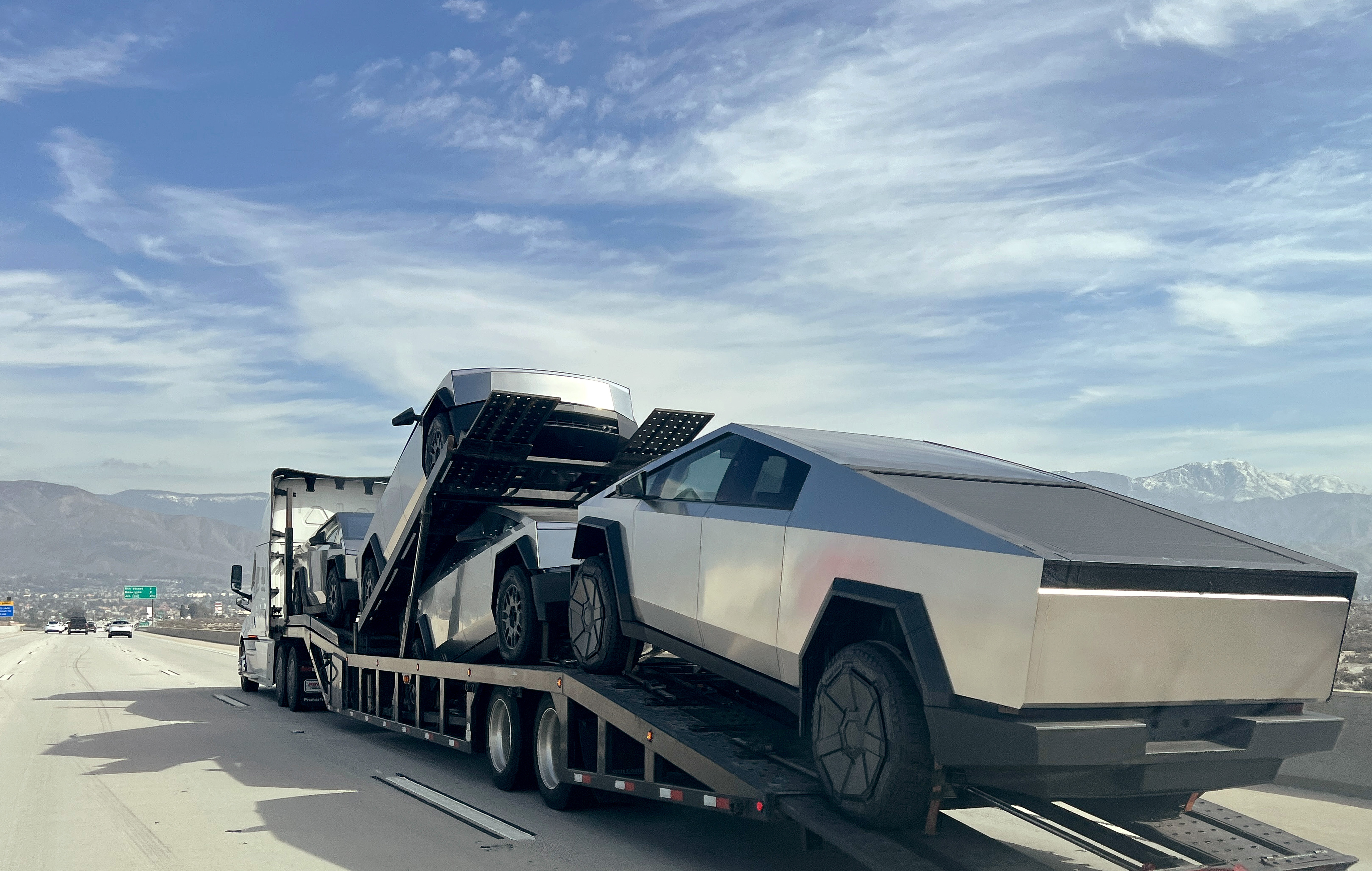 Tesla llama a revisión a 46.000 Cybertruck por riesgo de caída de partes de carrocería