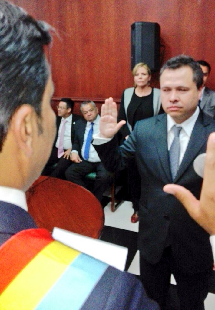 César Carrillo, el funcionario que tiene enfrentados a Claudia López y Carlos F. Galán