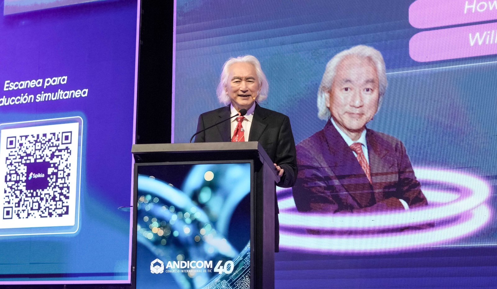 Michio Kaku durante su conferencia en Andicom 2025, el congreso tecnológico más importante en Colombia celebrado cada año en Cartagena de Indias.