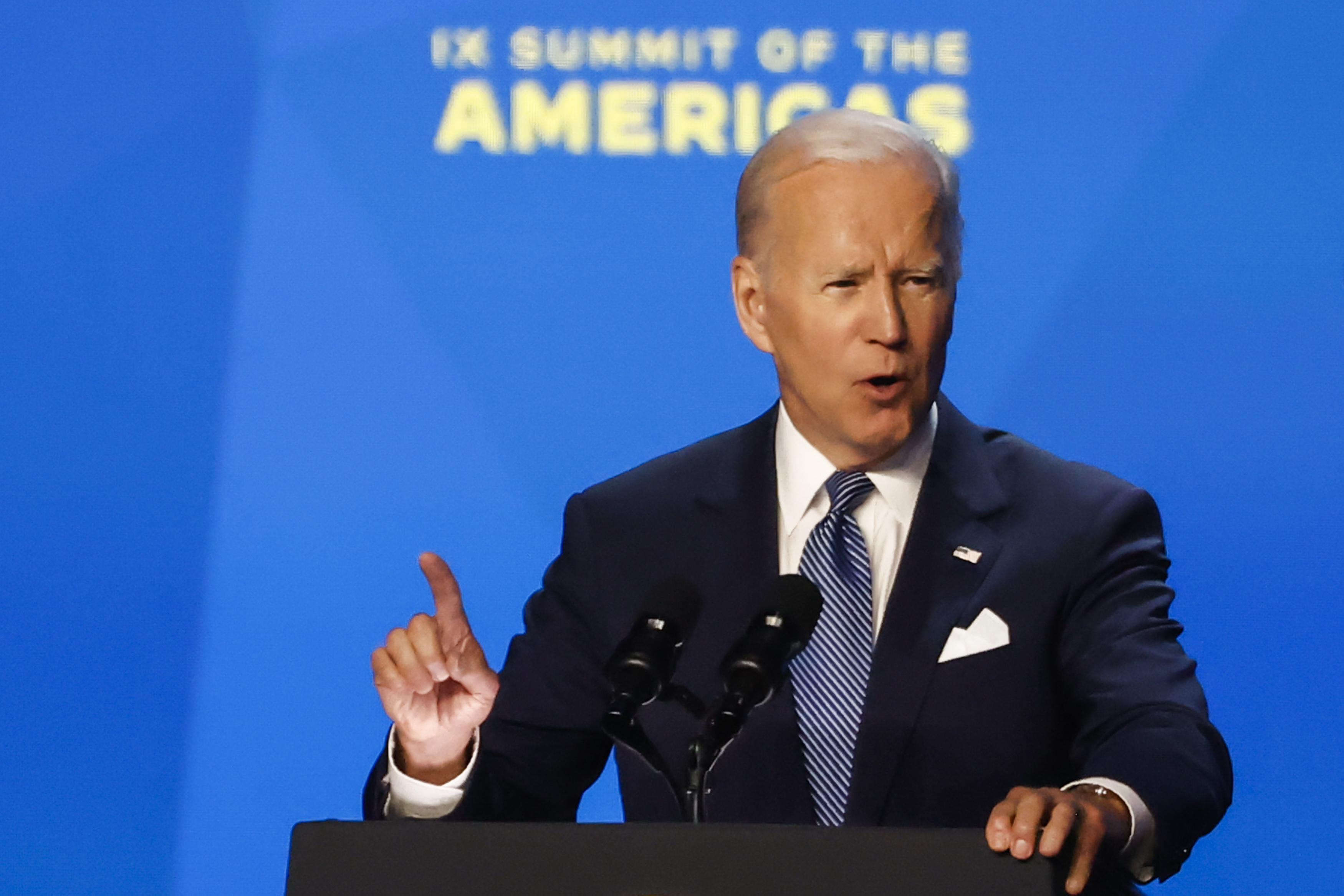 AME5462. LOS ÁNGELES (ESTADOS UNIDOS), 08/06/2022.- El presidente de Estados Unidos, Joe Biden, pronuncia hoy un discurso durante el evento inaugural de la IX Cumbre de las Américas, en Los Ángeles, California (EE.UU). EFE/ Alberto Valdés