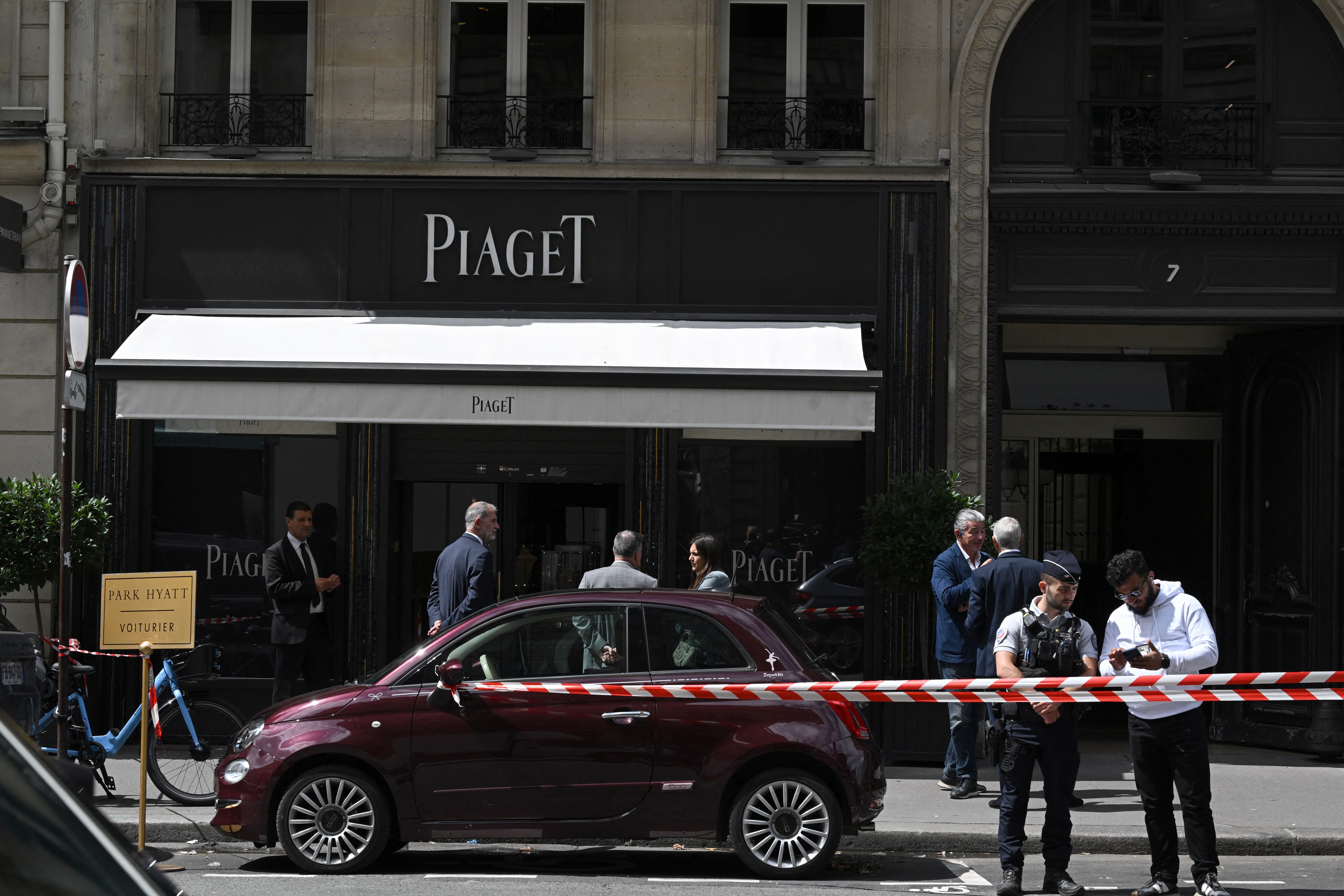 ¡Susto en París! Millonario robo a joyería en el corazón de la capital de Francia