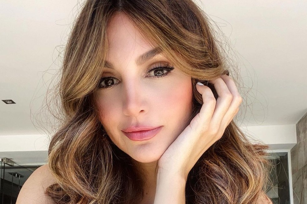 Sus fotos, presumiendo su escultural cuerpo, son muy halagadas por sus seguidores. Allí le dejan comentarios como: “muy bella reina”, “su rostro trasmite, felicidad, paz, inocencia, humildad, sencillez”, “qué cuerpazo”.
