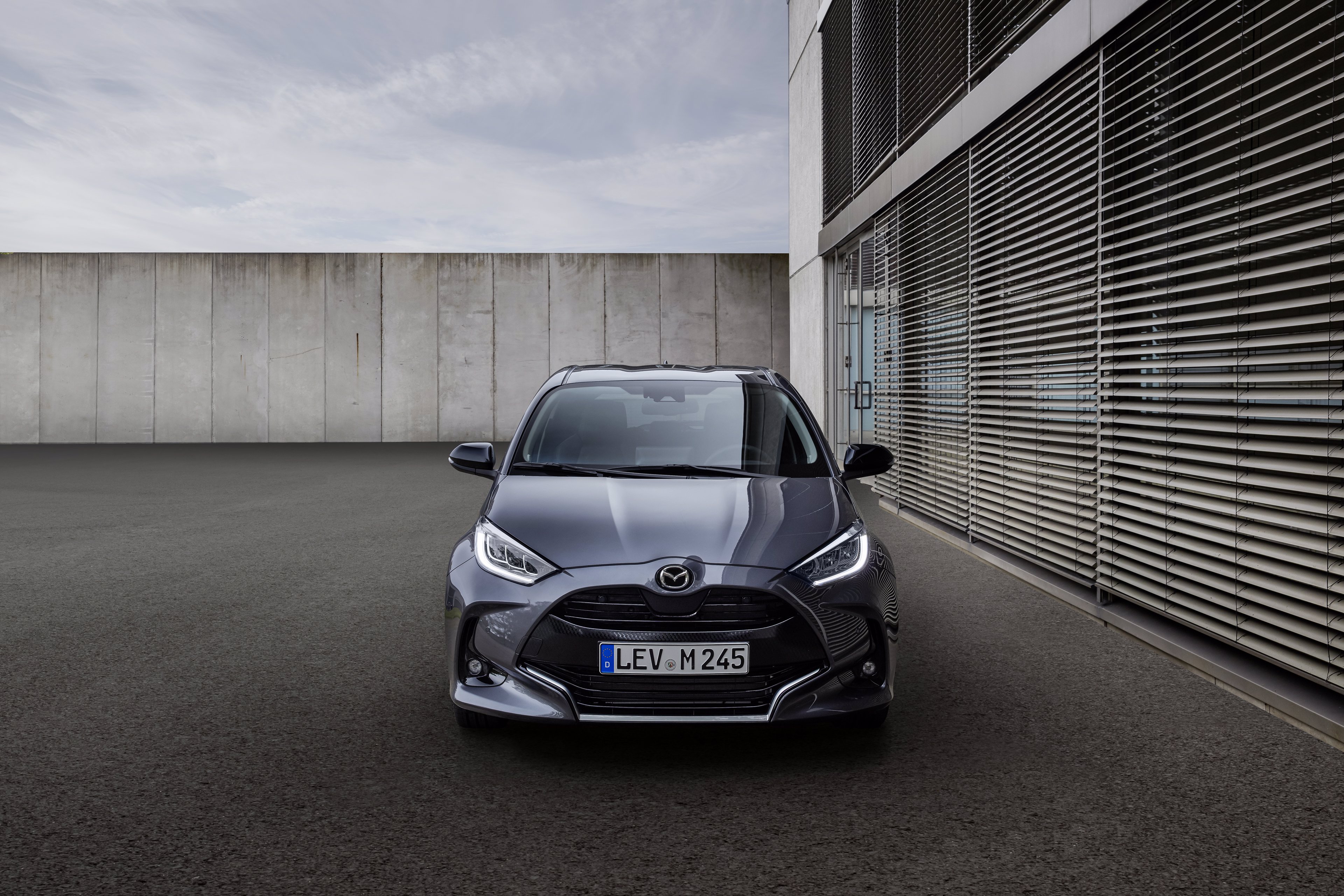 Mazda2 incluye un motor eléctrico de 59 kW.
