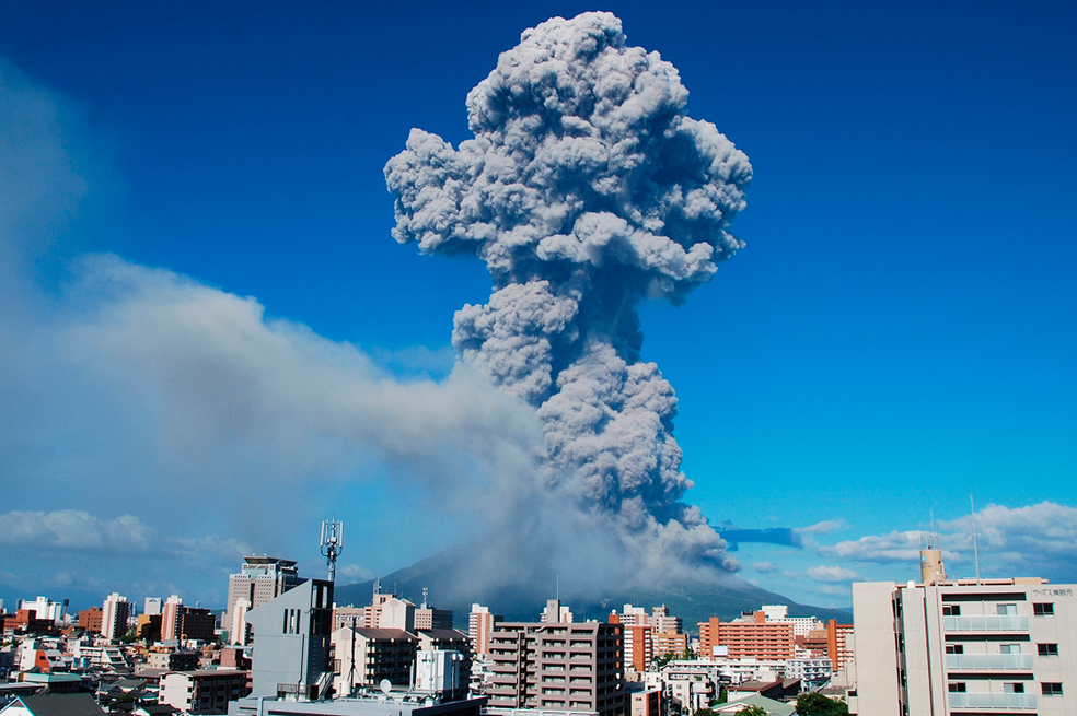 Erupción de volcán nipón Sakurajima
