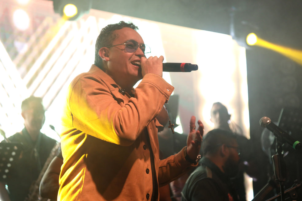 Danny Marín: parejas, padres, historia y más del cantante que besó a Nanis Ochoa