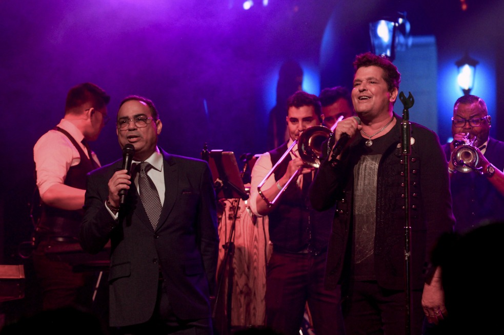 GILBERTO SANTAROSA, UN CONCIERTO BENÉFICO EN EL CUMBIA HOUSE DE GAIRA PARA APOYAR LA INICIATIVA “TRAS LA PERLA” DE CARLOS VIVES Y CLAUDIA ELENA VÁSQUEZ