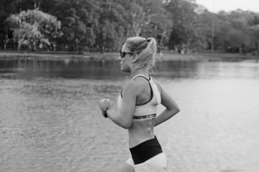 Famosa influencer murió ahogada durante una competencia de triatlón. Esto se sabe