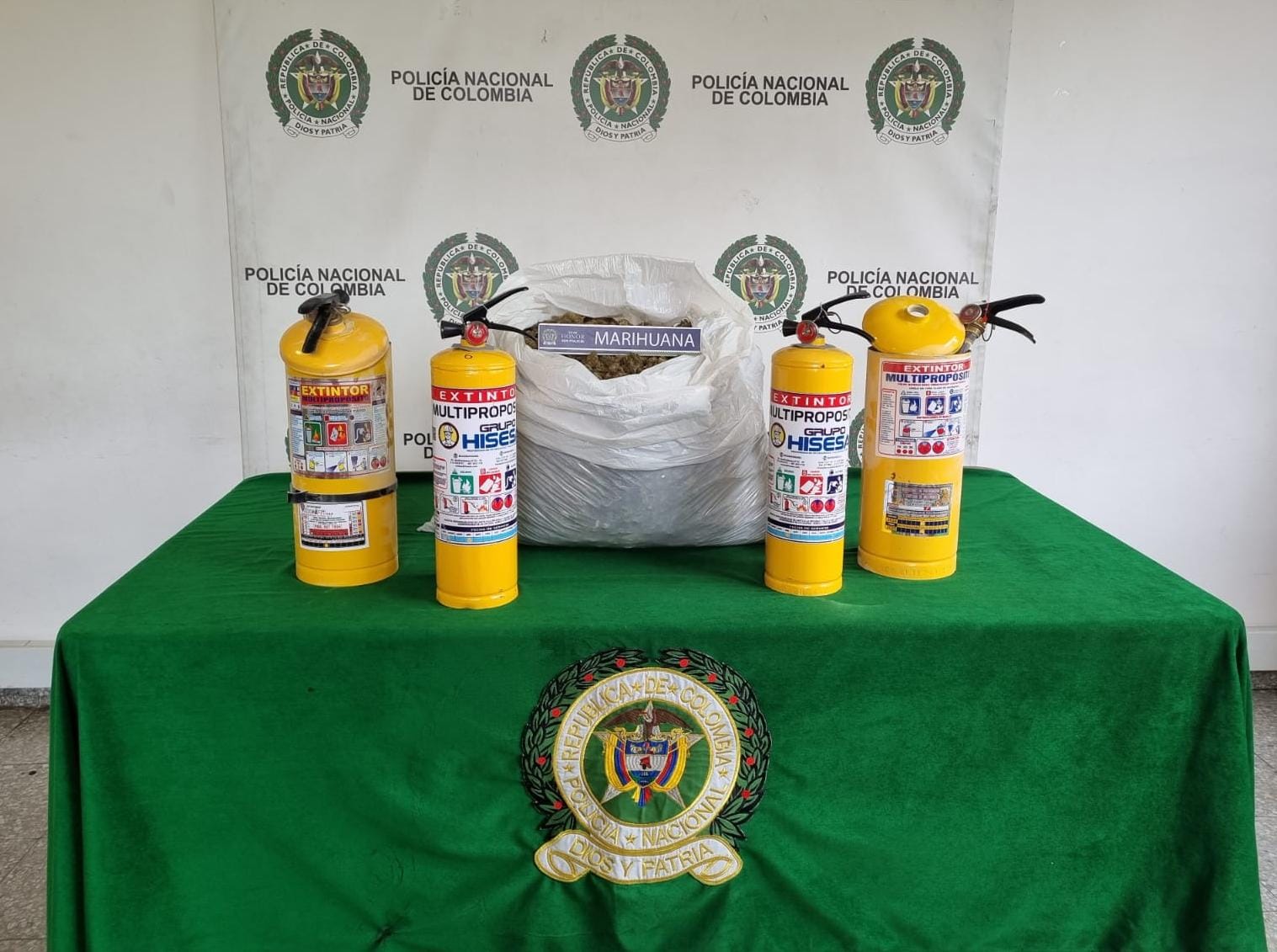 Policía incautó cargamento de marihuana camuflado en extintores