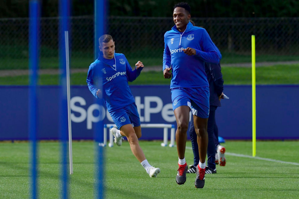 Yerry Mina podría debutar este fin de semana con el Everton