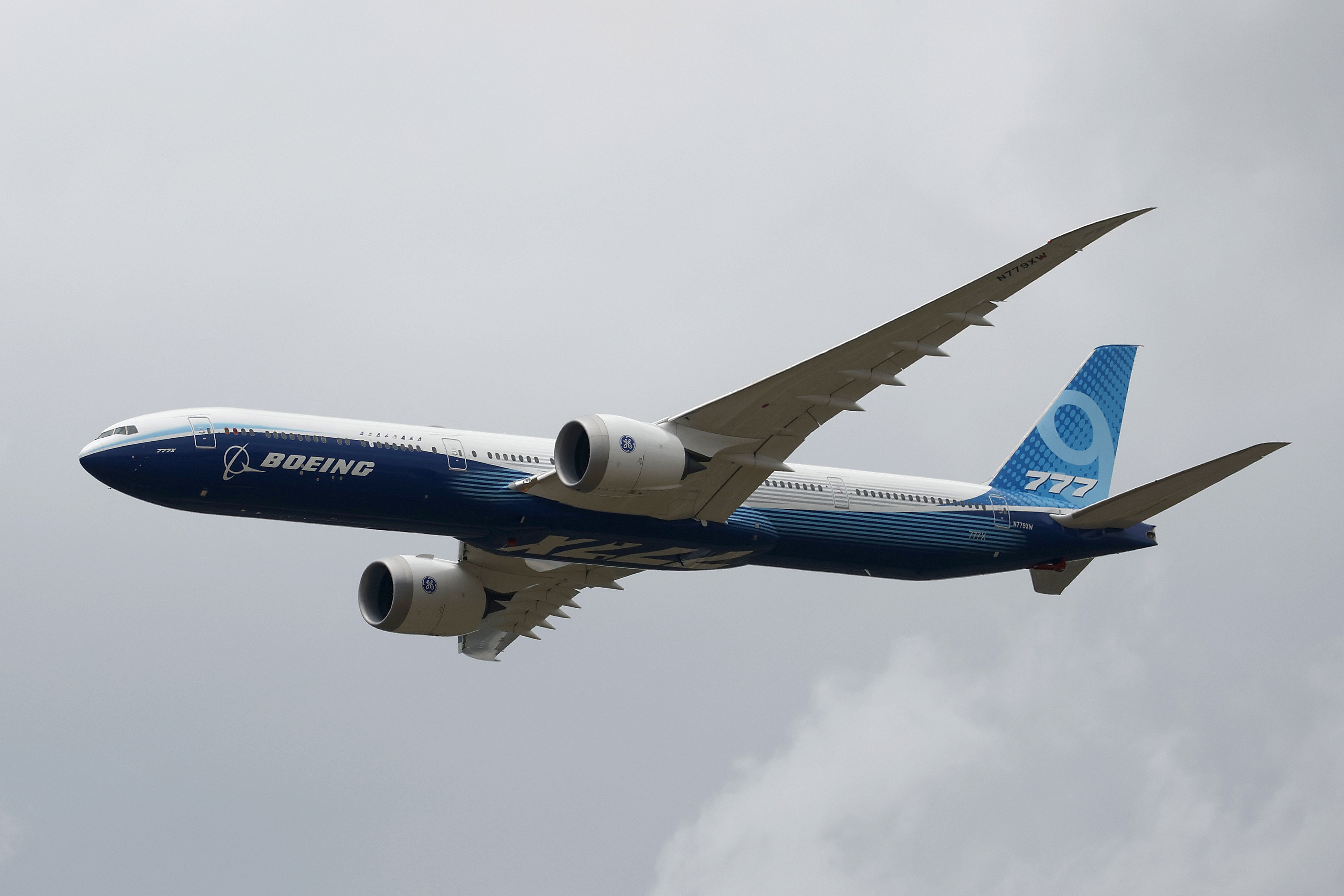 Este es el vuelo que ‘viajó en el tiempo’: despegó en 2024 y aterrizó en 2023