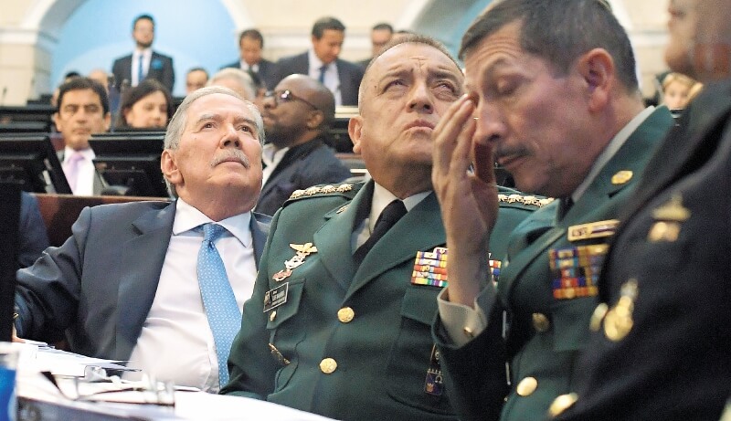 La crítica gestión del exministro de Defensa, Guillermo Botero