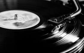 Los discos de vinilo y los procesos que entrañan han vuelto a ponerse de moda en estos tiempos de confinamiento. / Cortesía