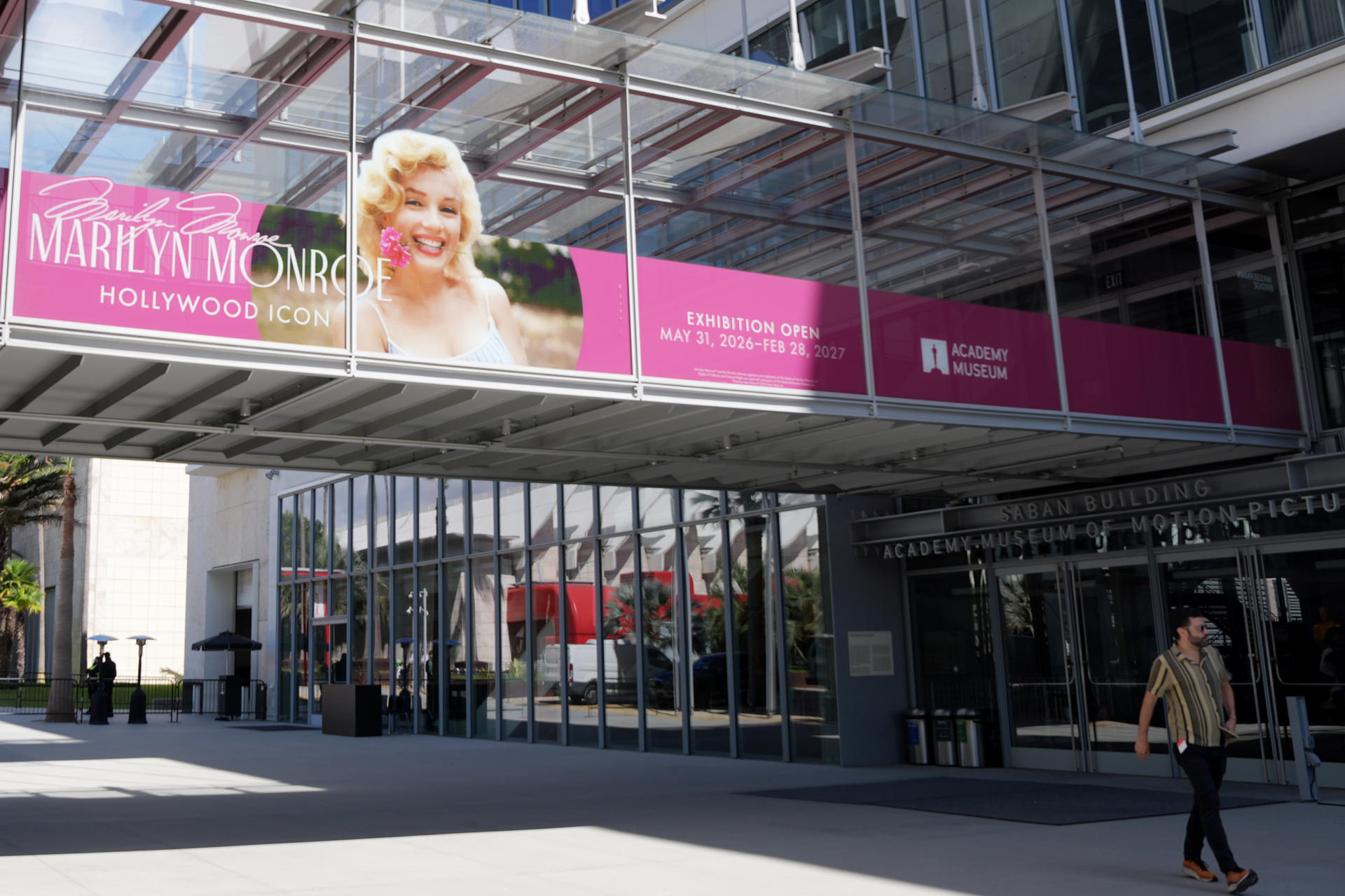 AME5939. LOS ÁNGELES (ESTADOS UNIDOS), 28/05/2026.- Fotografía que muestra la fachada del Museo de la Academia de Artes y Ciencias Cinematográficas, este miércoles en Los Ángeles (Estados Unidos). La figura de Marilyn Monroe cobra vida a través de una colección inédita de cartas personales y cientos de objetos originales en una exposición por el centenario de su nacimiento que revela cómo una de las estrellas de Hollywood más magnéticas moldeó su imagen con piezas que han pasado a la historia del cine. EFE/ Omar Alonso