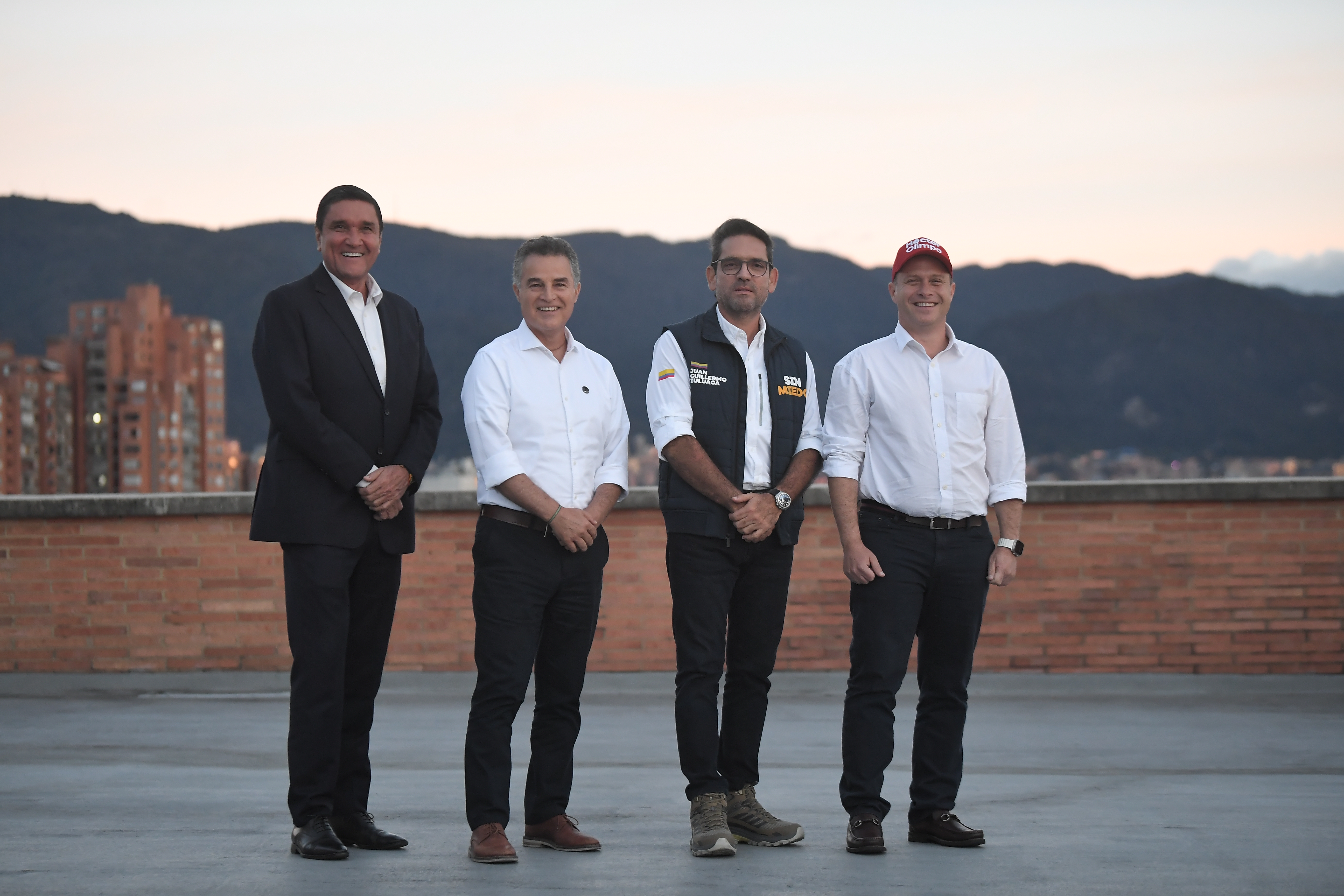 Grupo de exmandatarios regionales convocó a precandidatos “independientes” a una consulta