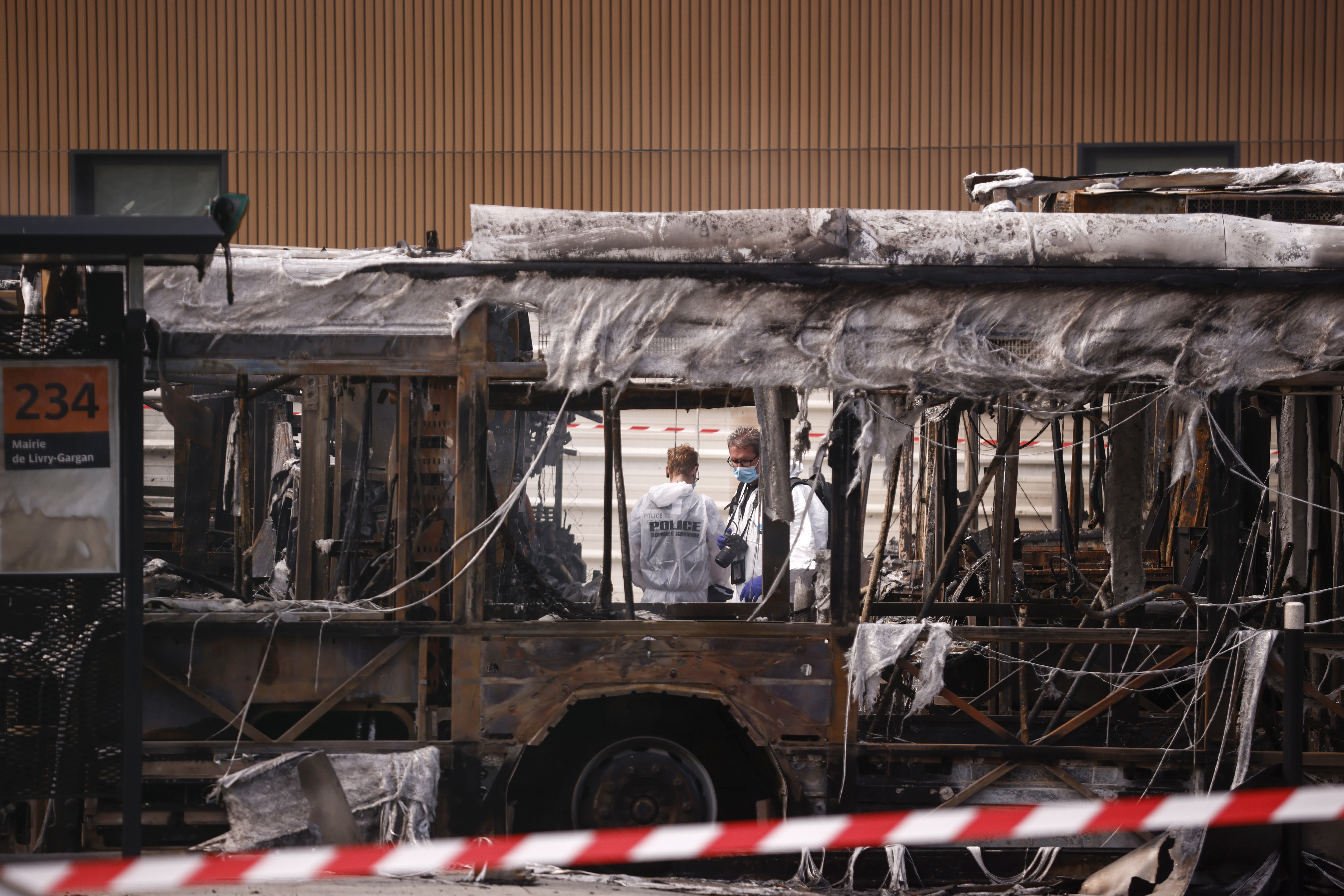 Aubervilliers (France), 30/06/2023.- French Scientific Police inspect the area after buses were burned overnight at a public transport site in Aubervilliers, near Paris, France, 30 June 2023. Violence broke out all over France after police fatally shot Nael, a 17-year-old, during a traffic stop in Nanterre on 27 June. (Disturbios, Francia) EFE/EPA/YOAN VALAT