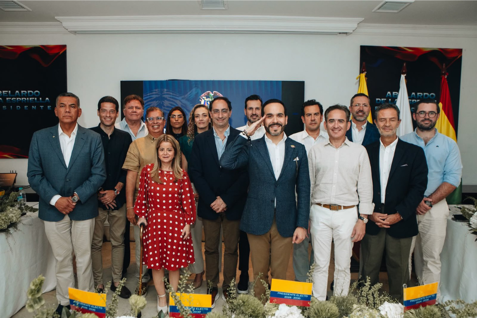 De la Espriella cita su primer consejo de ministros y Restrepo continúa agenda en Caldas
