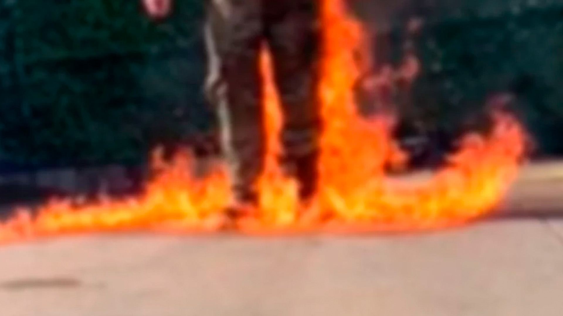 Falleció el hombre que se incendió frente a la embajada de Israel en EE. UU.