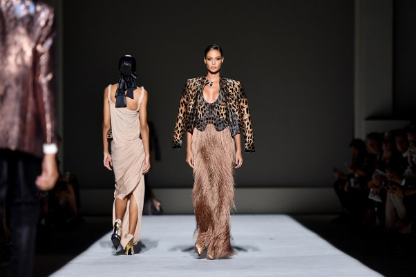 Tom Ford abre la Semana de la Moda de Nueva York con clásicos modernizados