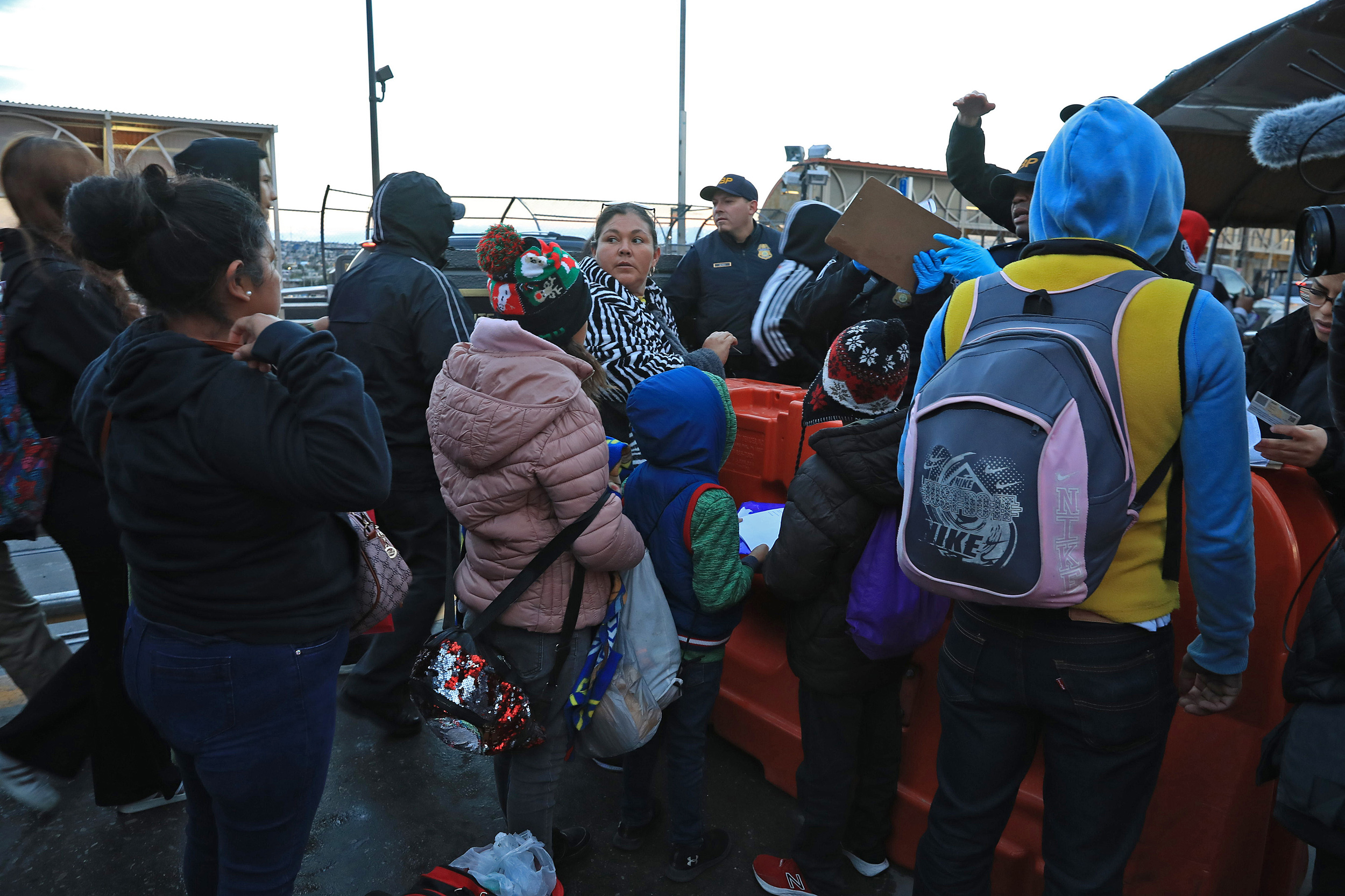 Informe acusa a centros de detención migratorios en EE. UU. de “patrones abusivos”