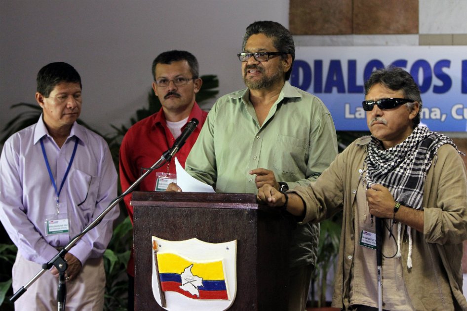 »Paramilitarismo continúa actuando impunemente en Colombia»: Farc