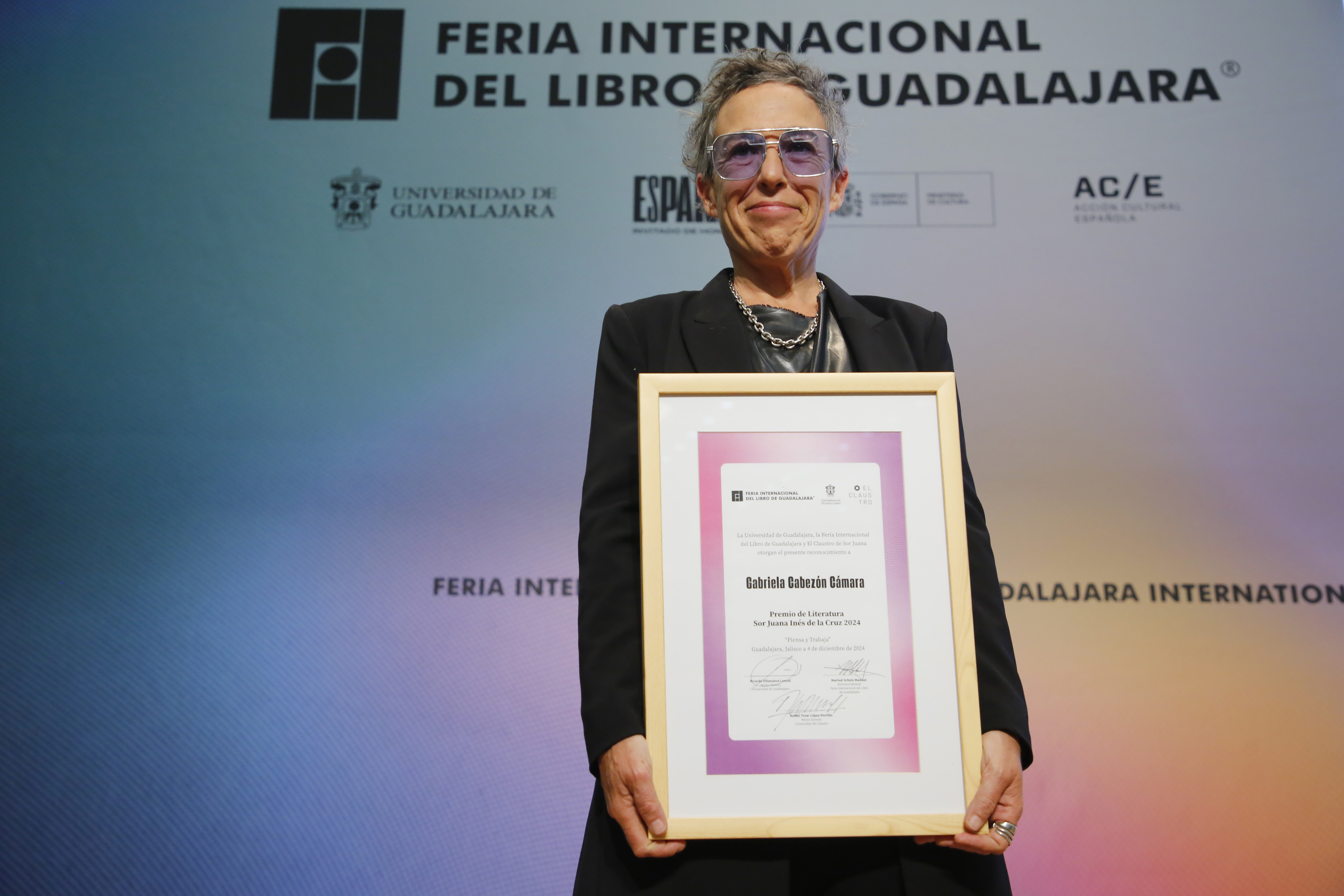 Gabriela Cabezón Cámara recibió el Premio de Literatura Sor Juana Inés de la Cruz