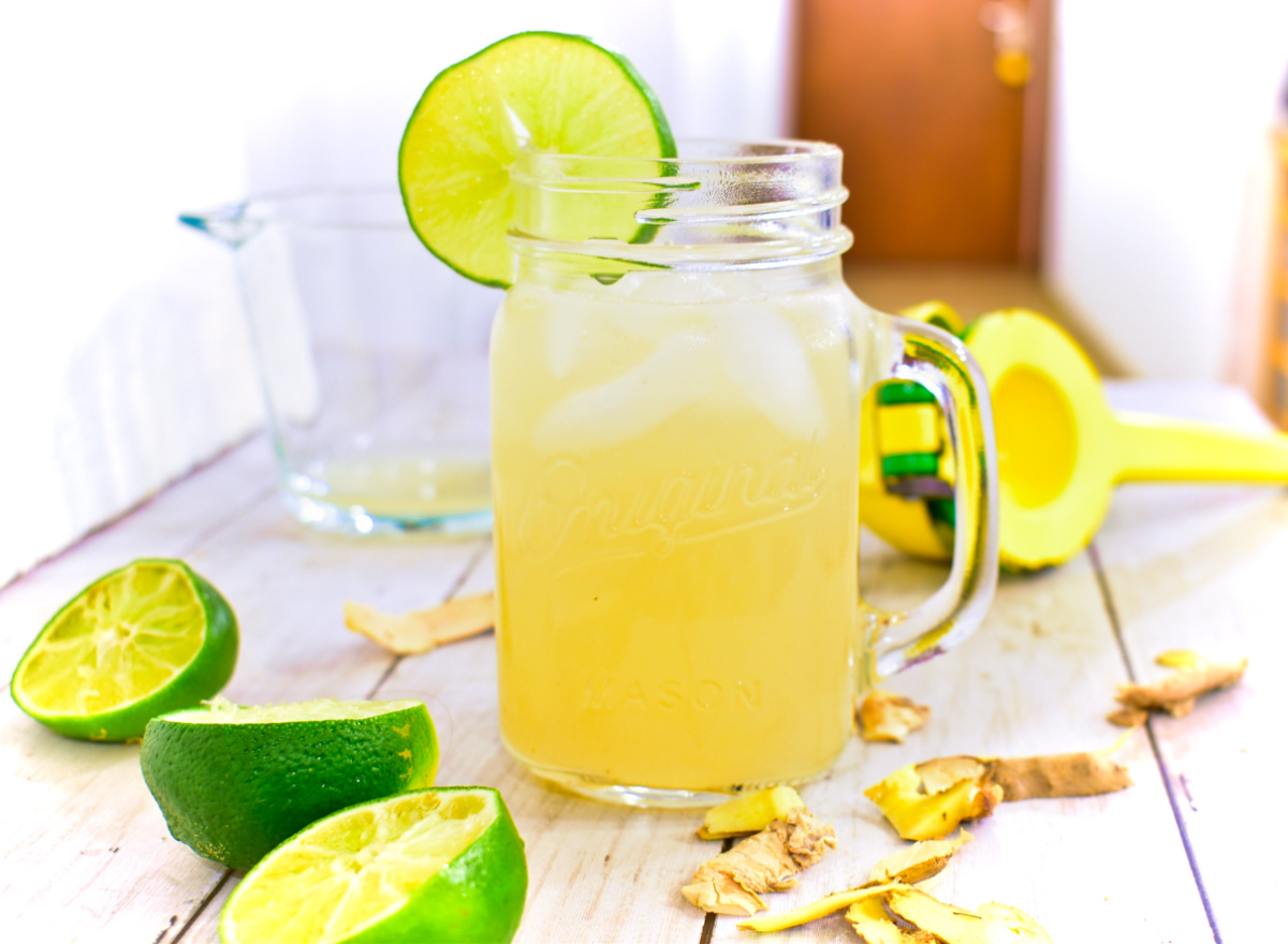 Paso a paso para preparar una refrescante y nutritiva limonada de jengibre