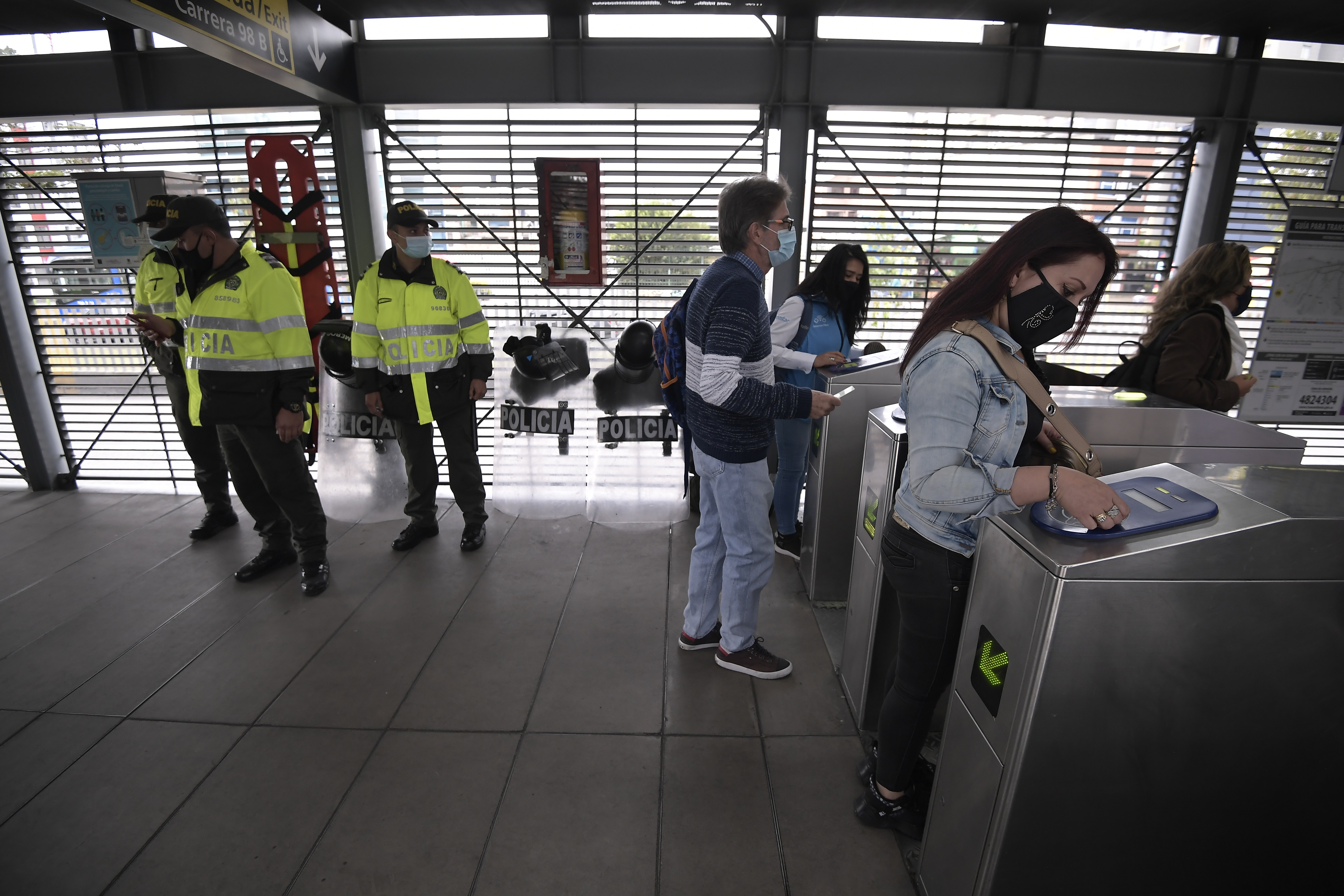 ¿Para cuántos pasajes de Transmilenio alcanza con el salario mínimo en 2025?
