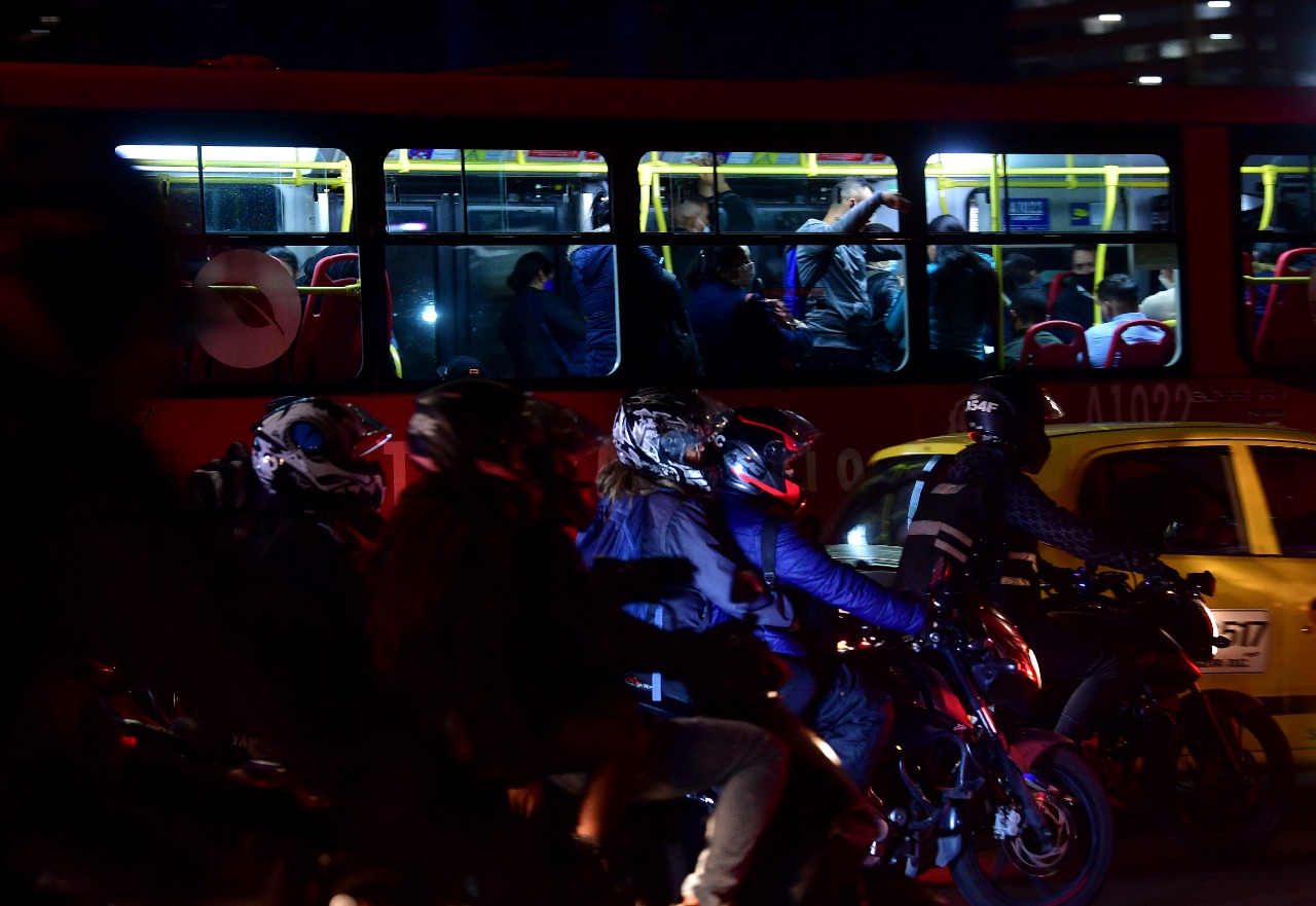 A partir de las 8 p.m. motociclistas llegaron a la altura de la carrera 30 con calle 26, uno de los puntos más congestionados.