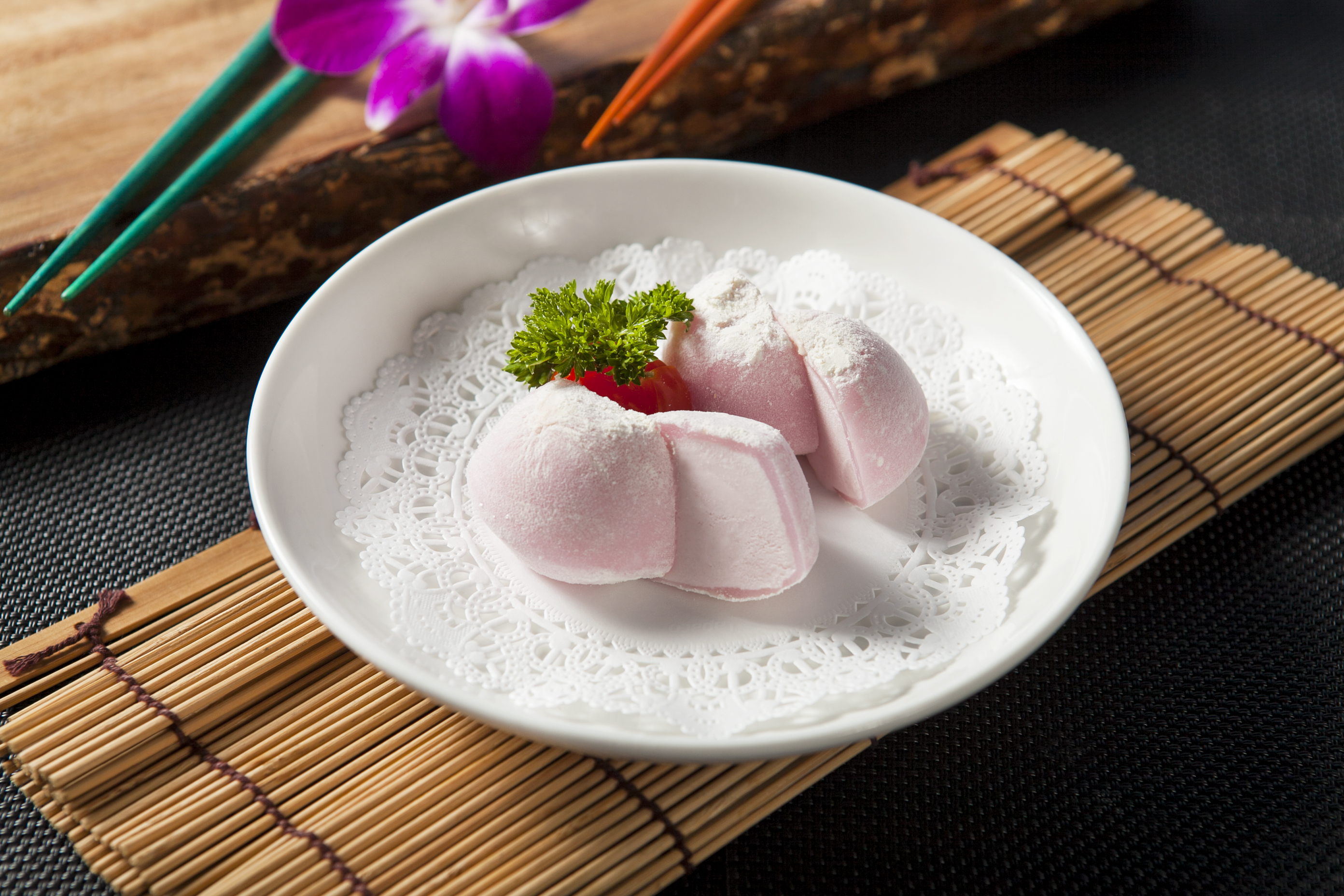 Así se hacen unos exquisitos mochis rellenos de crema batida y dulce de manzana